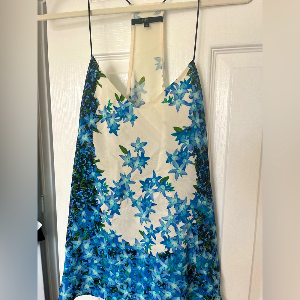 Beautiful Tibi New York shell size 10. Straps and sexy. Excellent Confition.